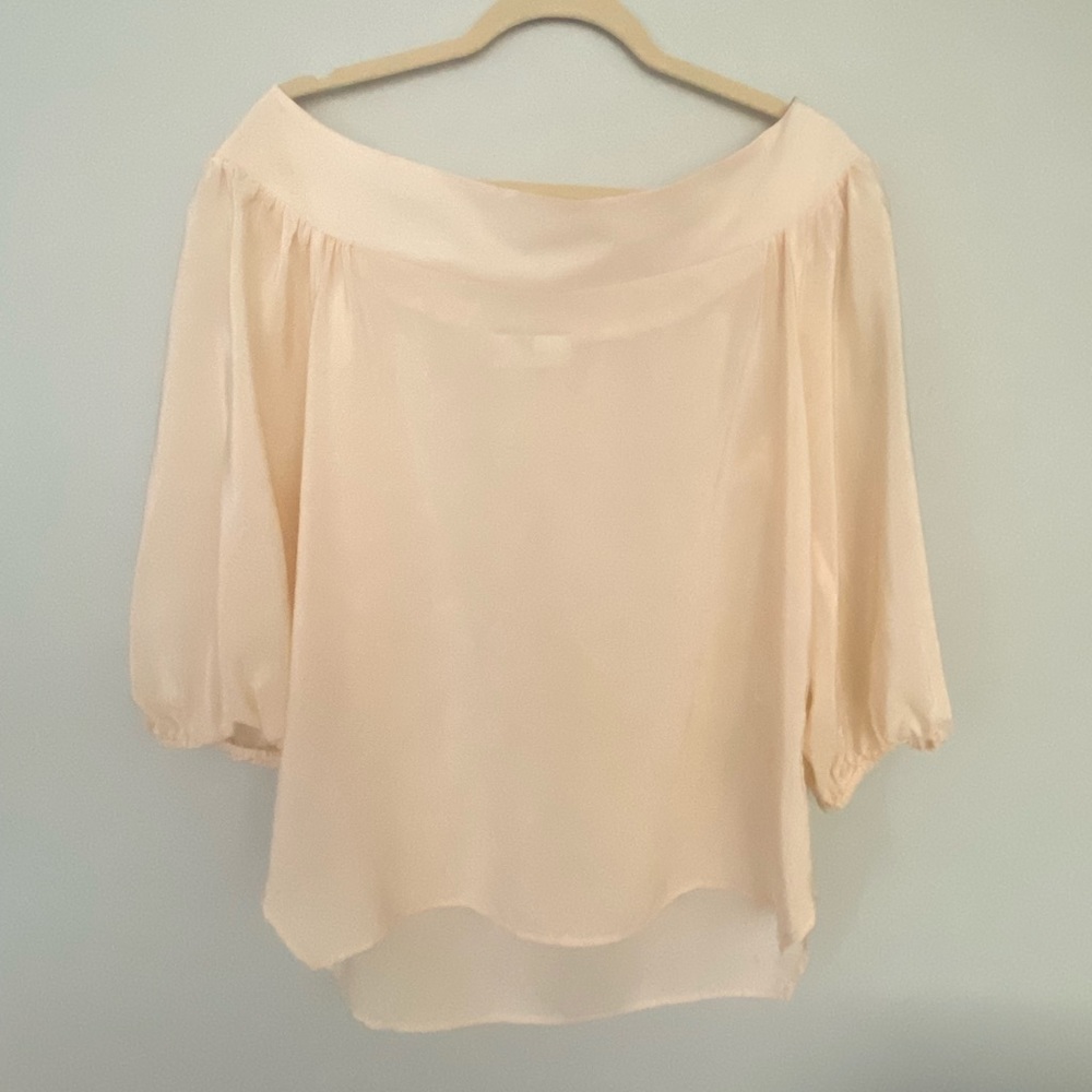 Amanda uprichard silk off the shoulder top in light apricot/peach. Size Medium